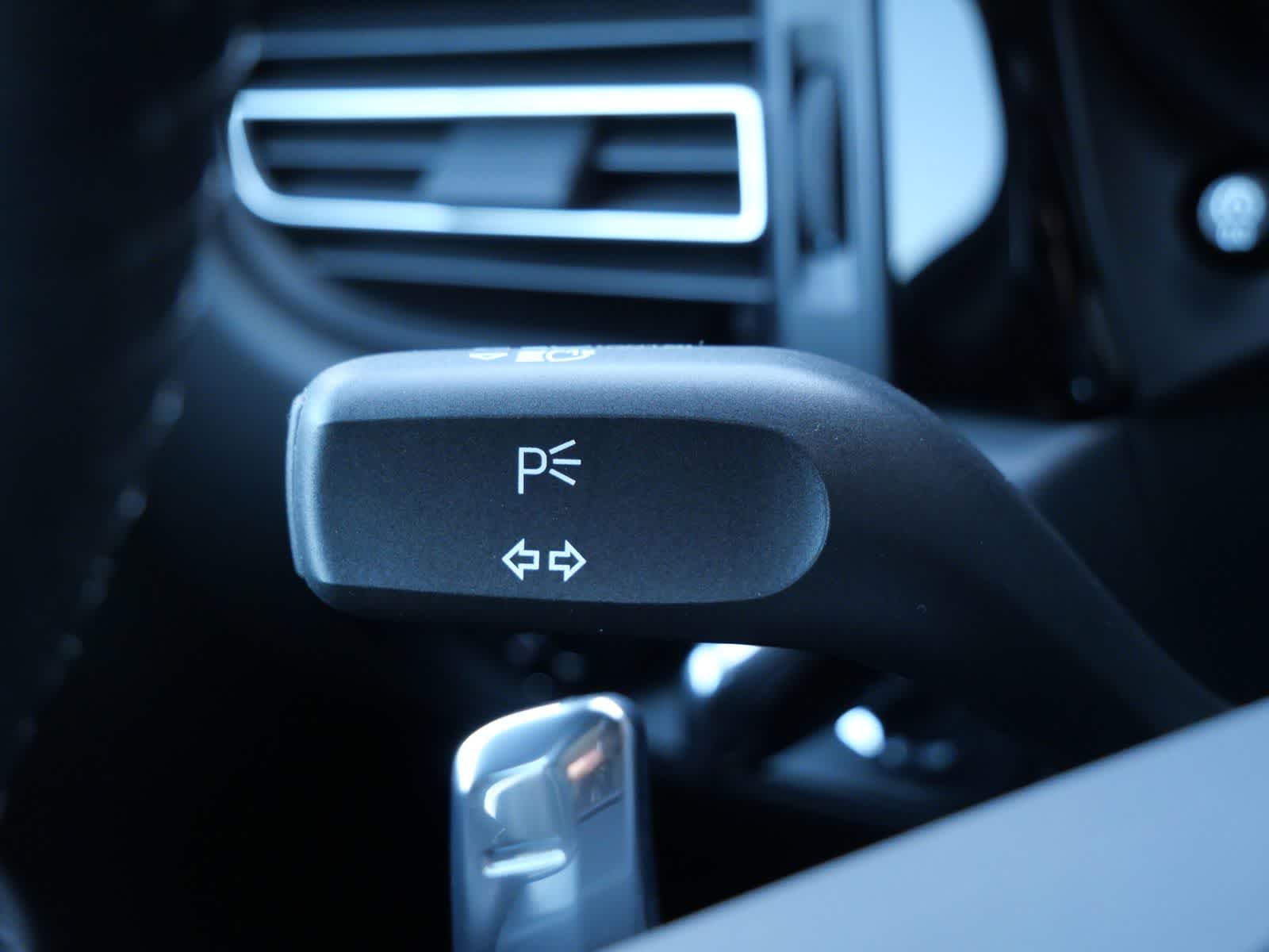 Thumbnail: 2026 Porsche Macan - 25