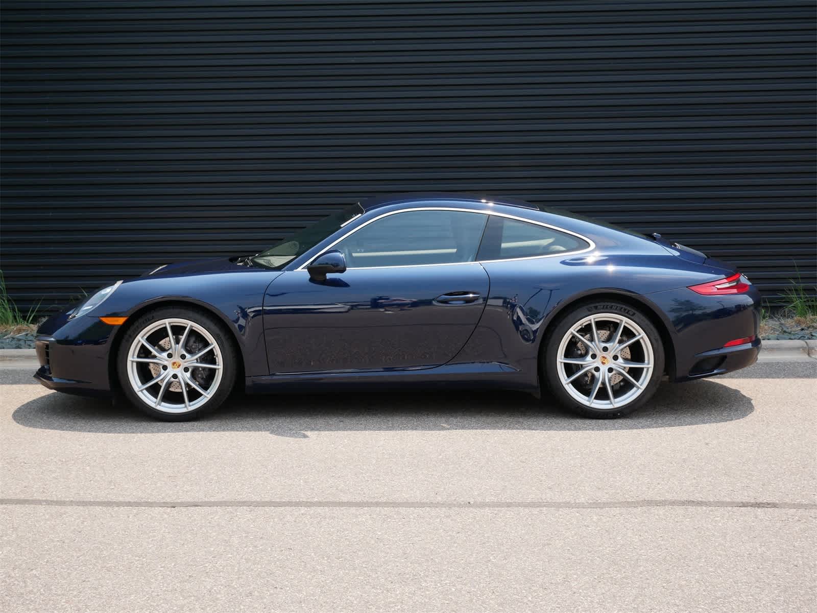 2018 Porsche 911 Carrera 2