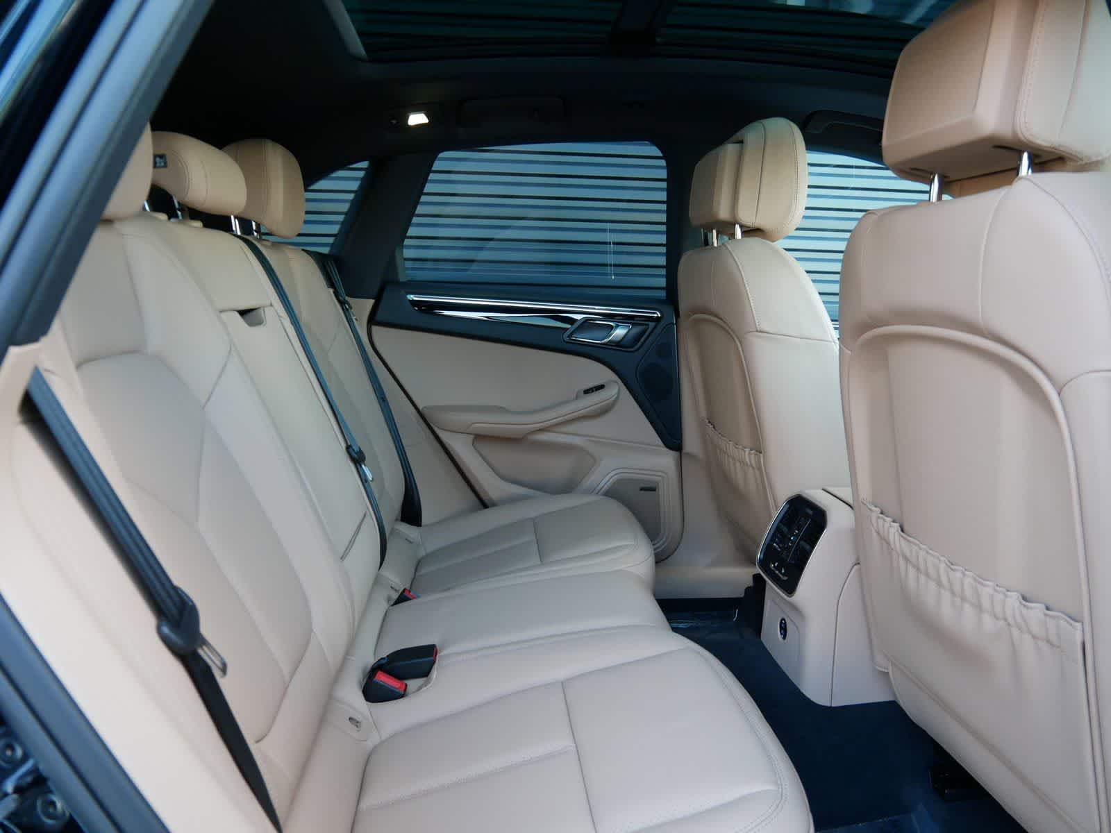 Thumbnail: 2025 Porsche Macan - 27