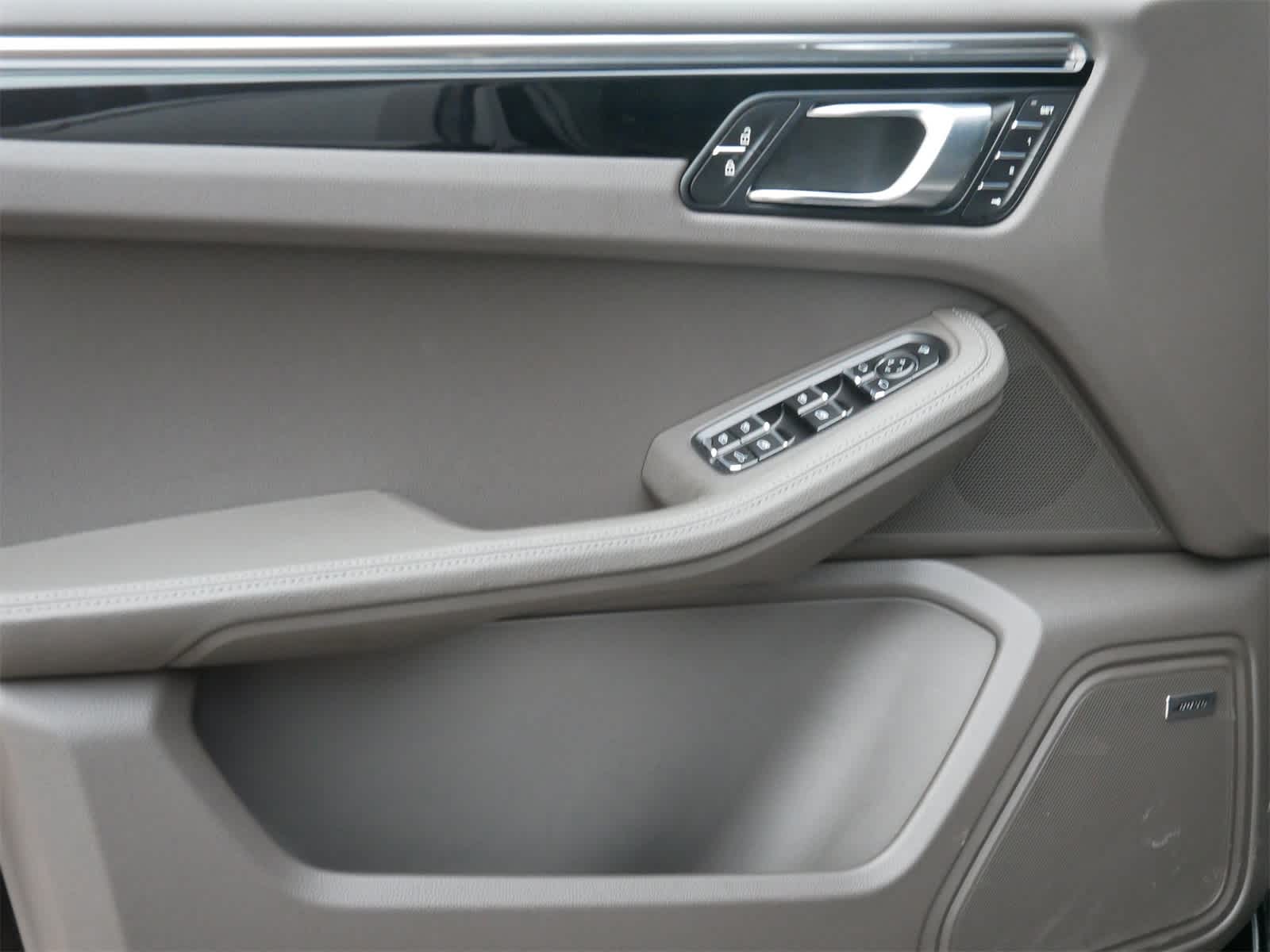 Thumbnail: 2025 Porsche Macan - 9