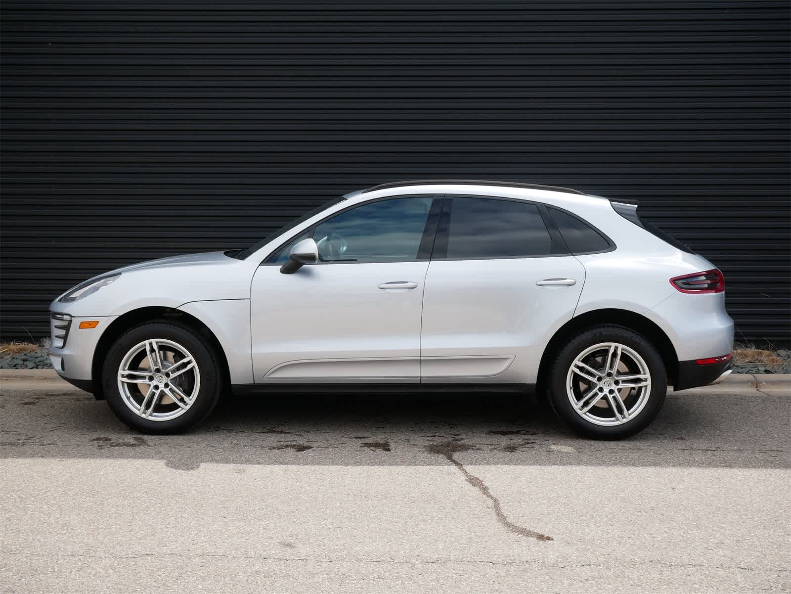 Thumbnail: 2018 Porsche Macan - 2