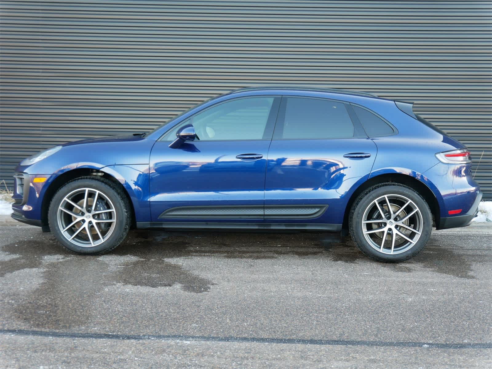Thumbnail: 2022 Porsche Macan - 2