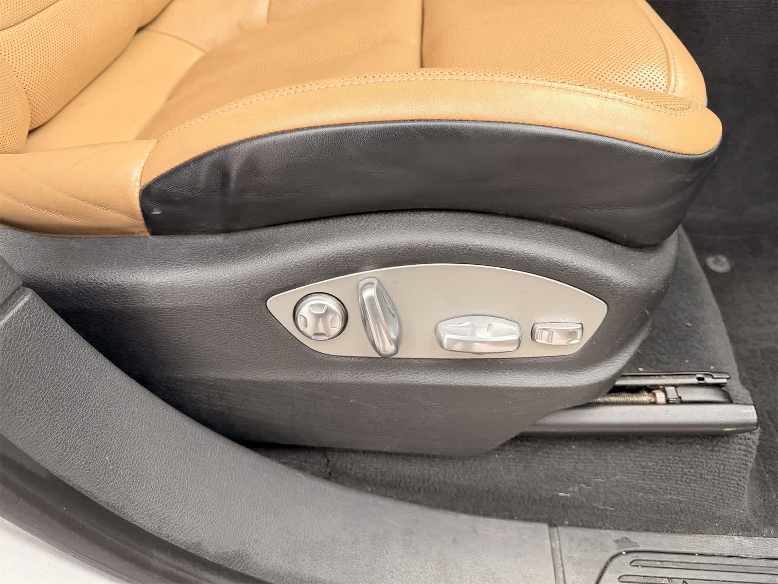 Thumbnail: 2014 Porsche Cayenne - 25