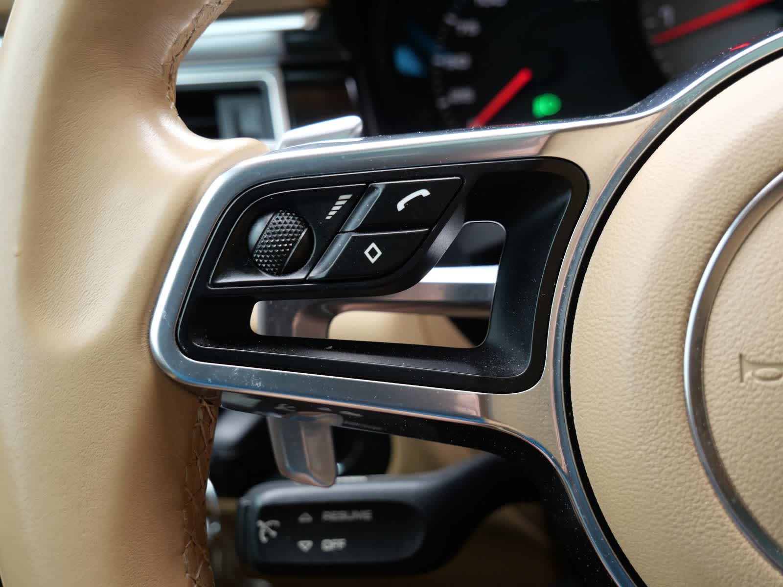 Thumbnail: 2015 Porsche Macan - 23