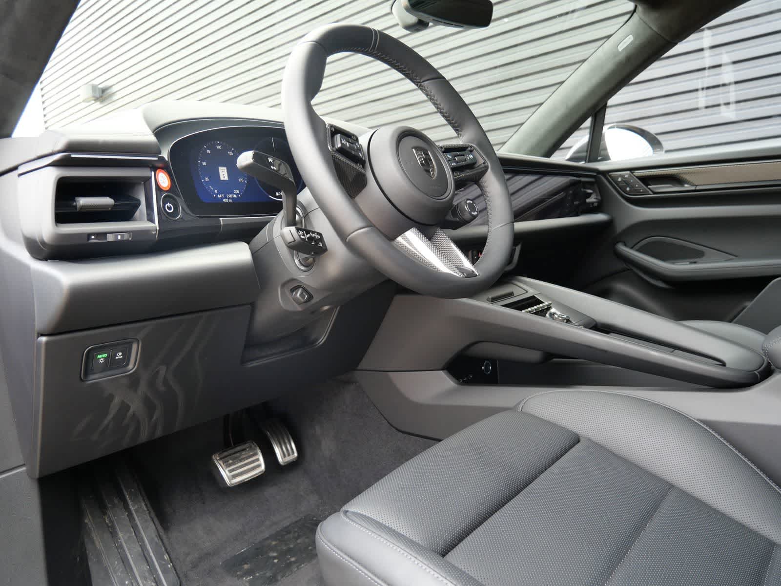 Thumbnail: 2025 Porsche Macan - 4