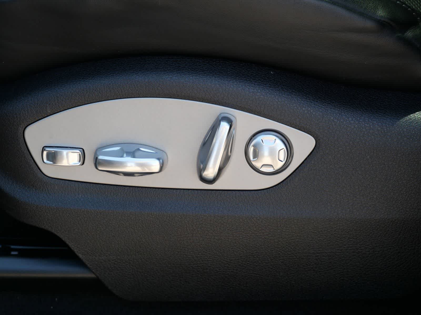 Thumbnail: 2025 Porsche Macan - 10