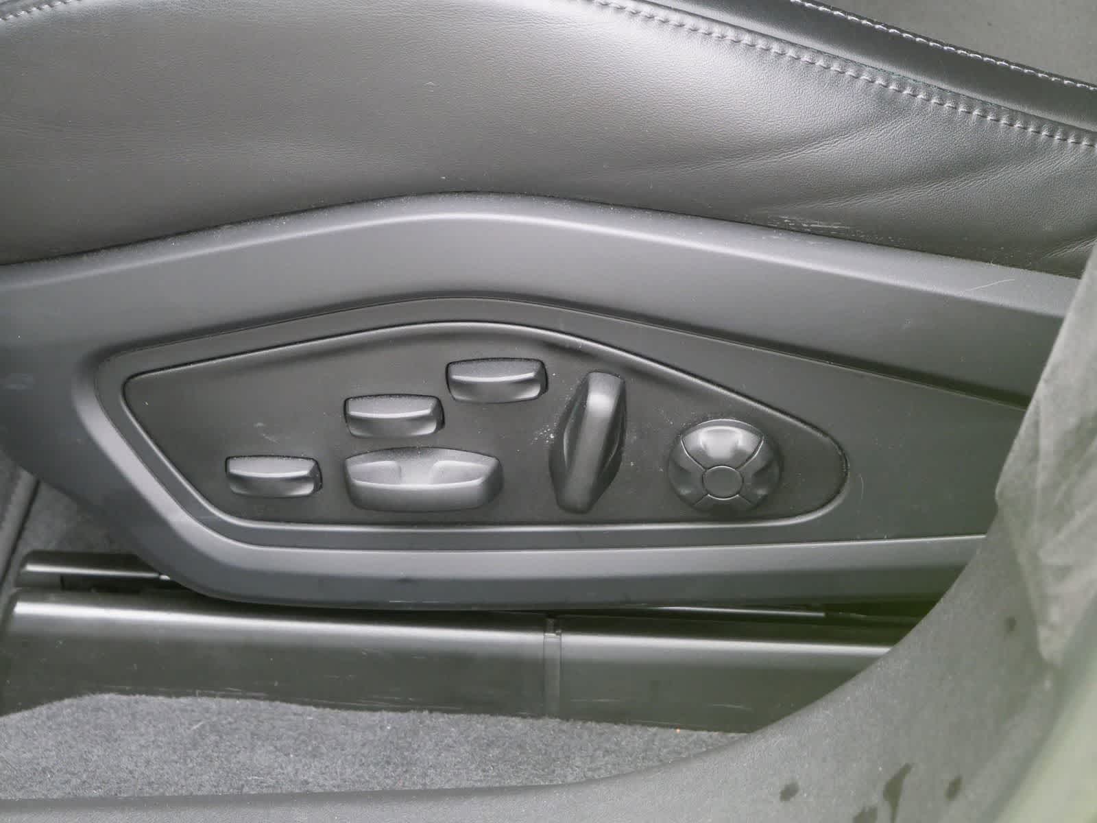 Thumbnail: 2022 Porsche Taycan - 10