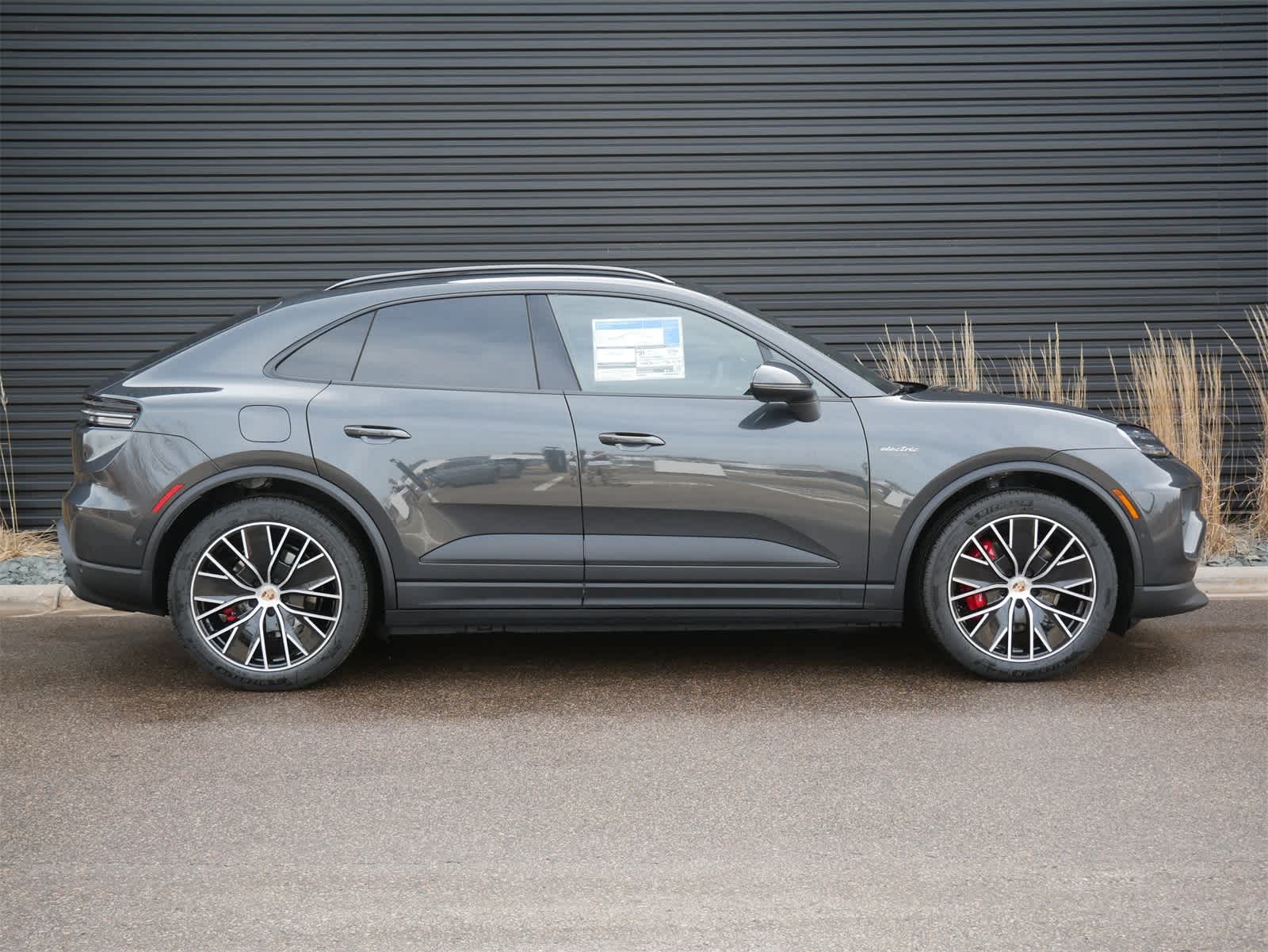 Thumbnail: 2025 Porsche Macan - 25
