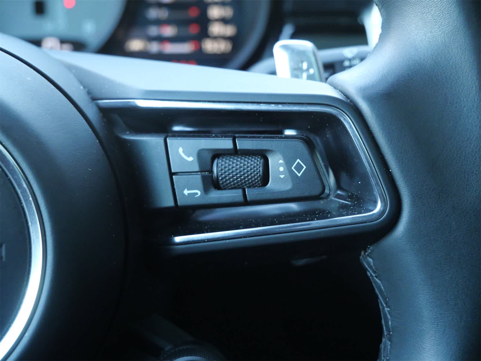 Thumbnail: 2024 Porsche Macan - 18