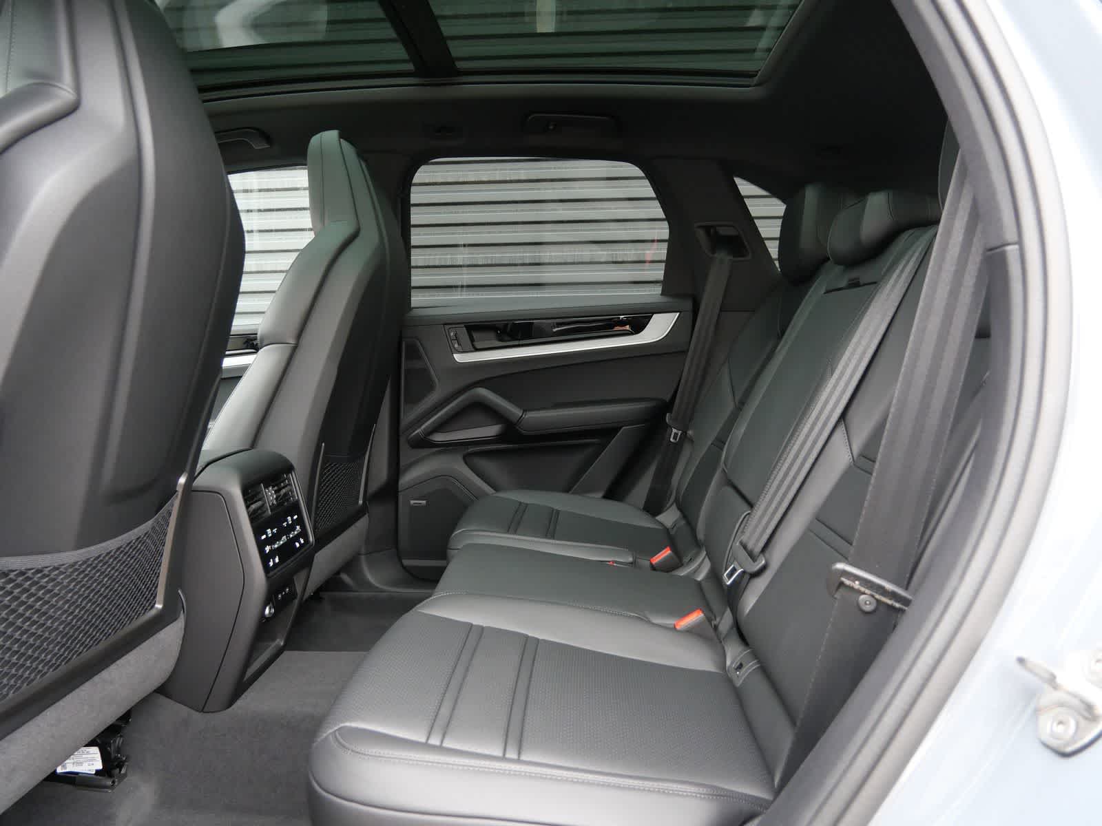 Thumbnail: 2026 Porsche Cayenne - 11