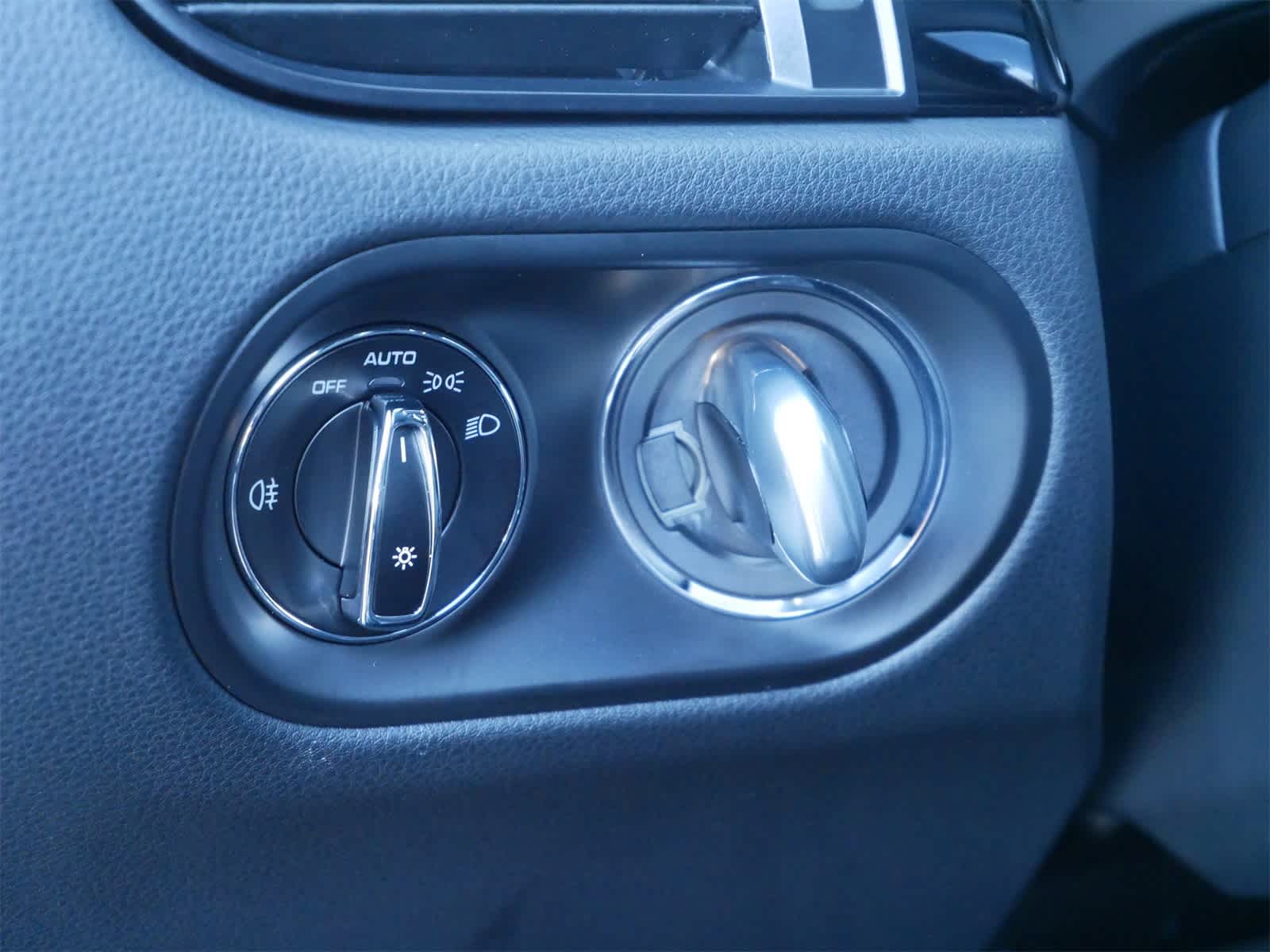 Thumbnail: 2024 Porsche Macan - 15