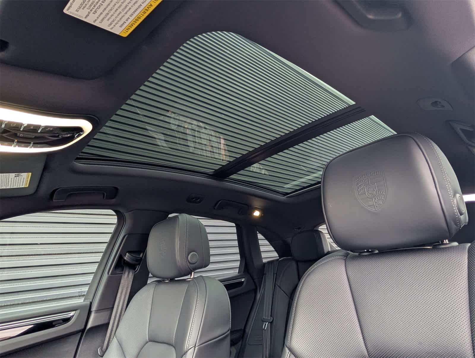 Thumbnail: 2025 Porsche Macan - 20