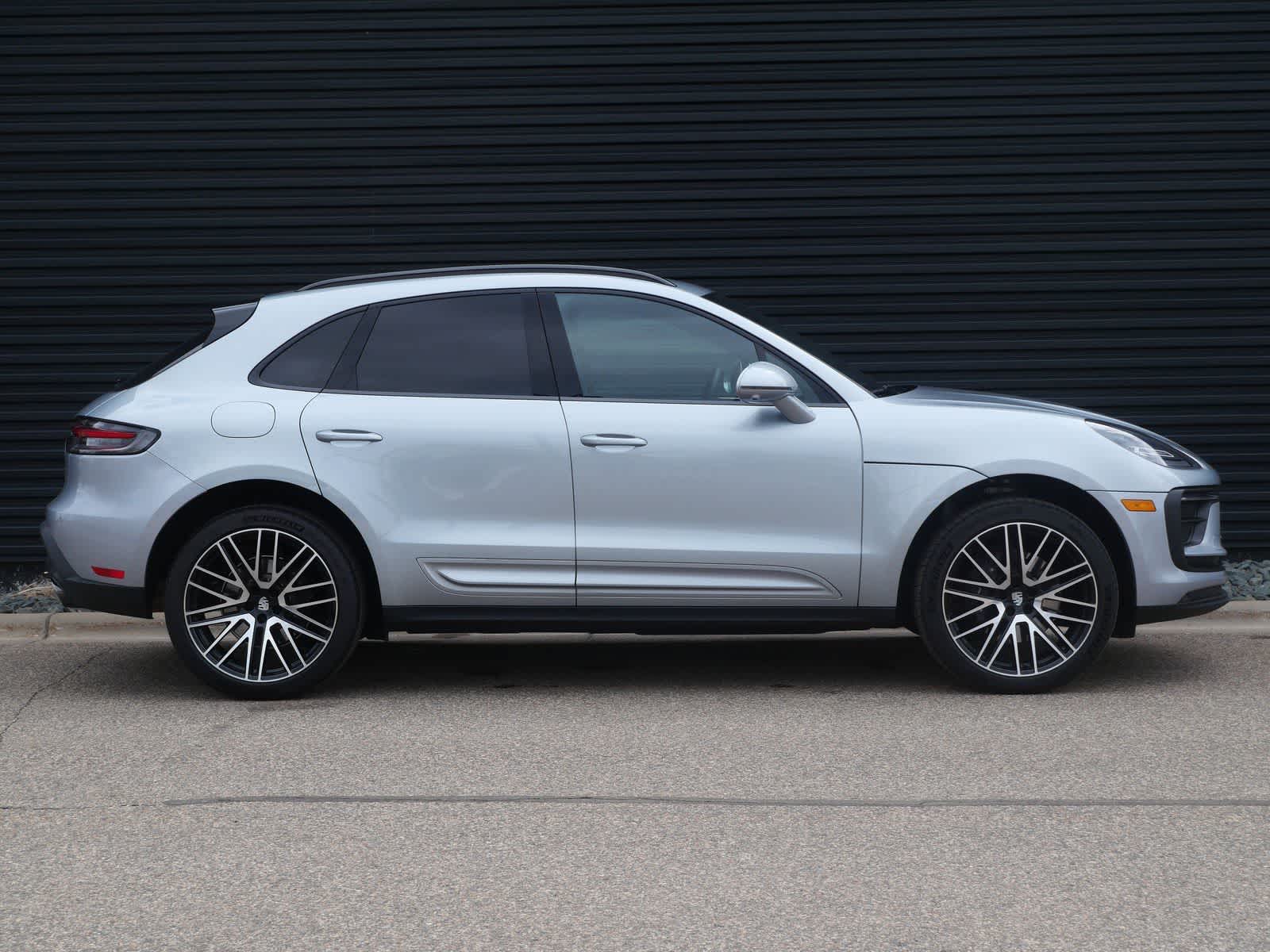 Thumbnail: 2026 Porsche Macan - 27