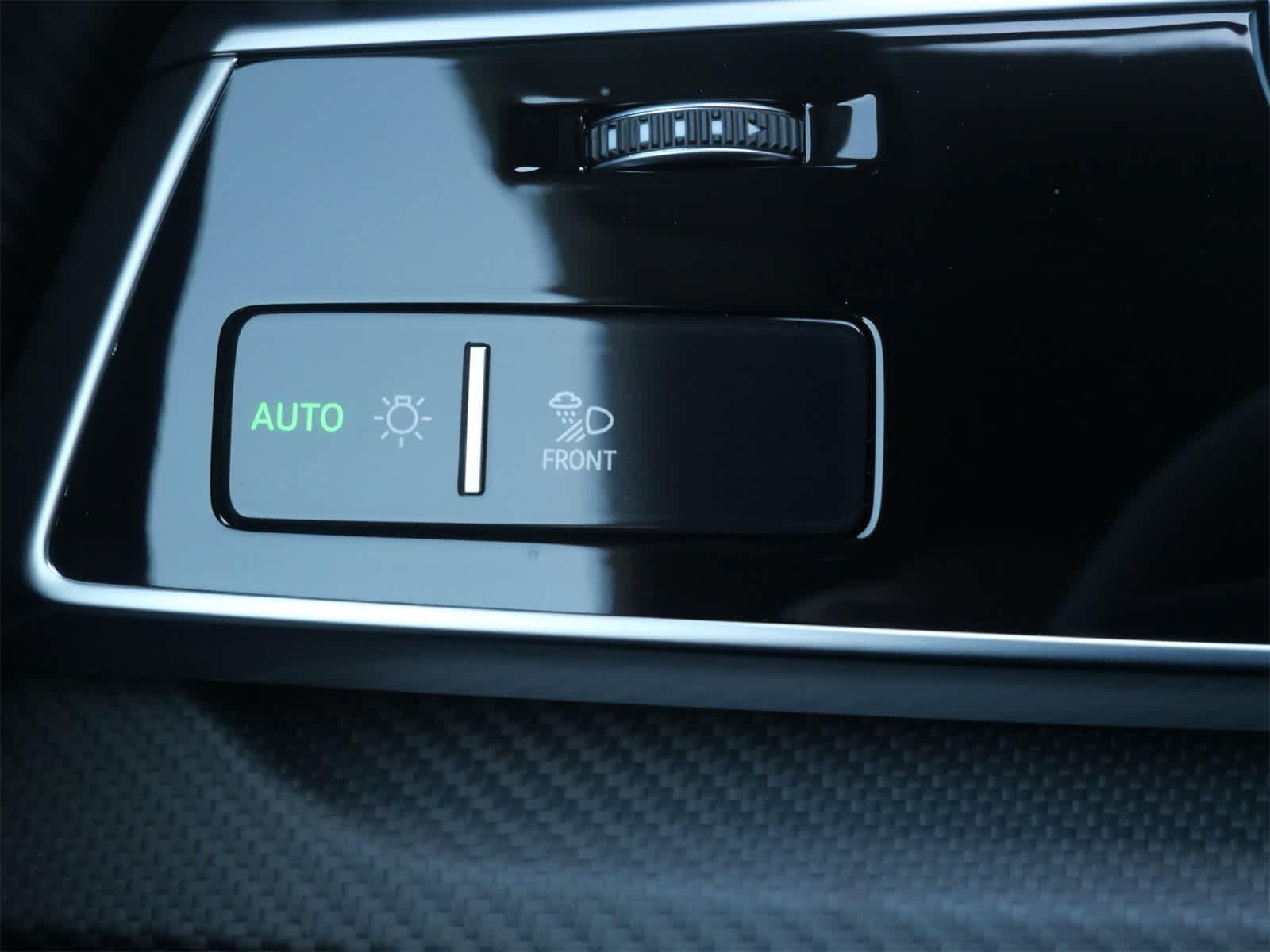 Thumbnail: 2025 Audi RS Q8 - 17