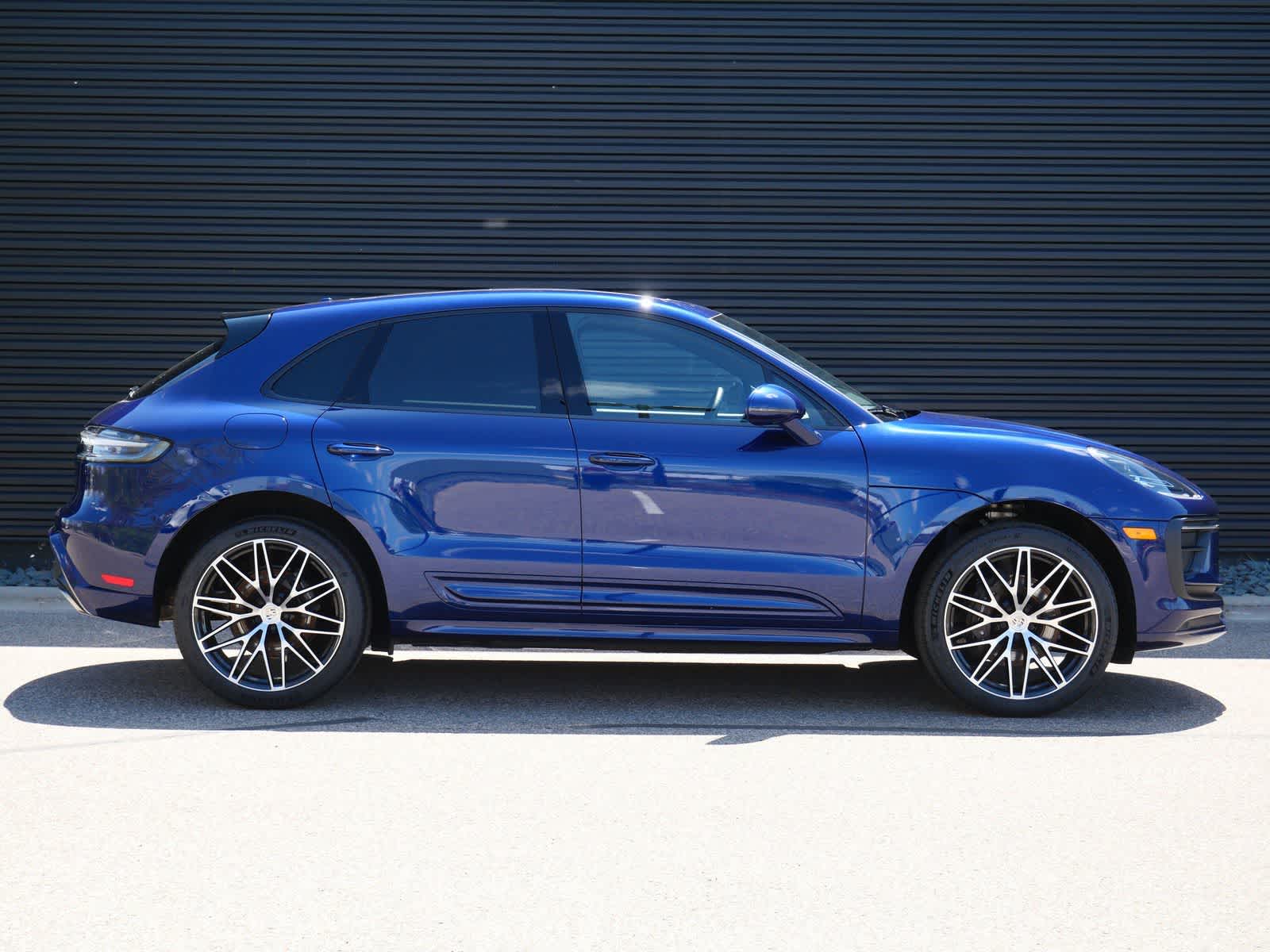 Thumbnail: 2022 Porsche Macan - 27