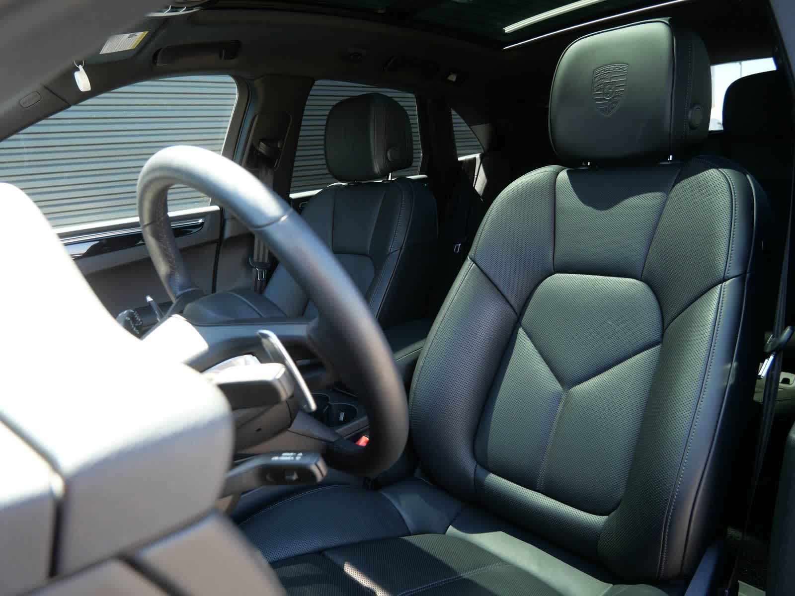 Thumbnail: 2025 Porsche Macan - 5