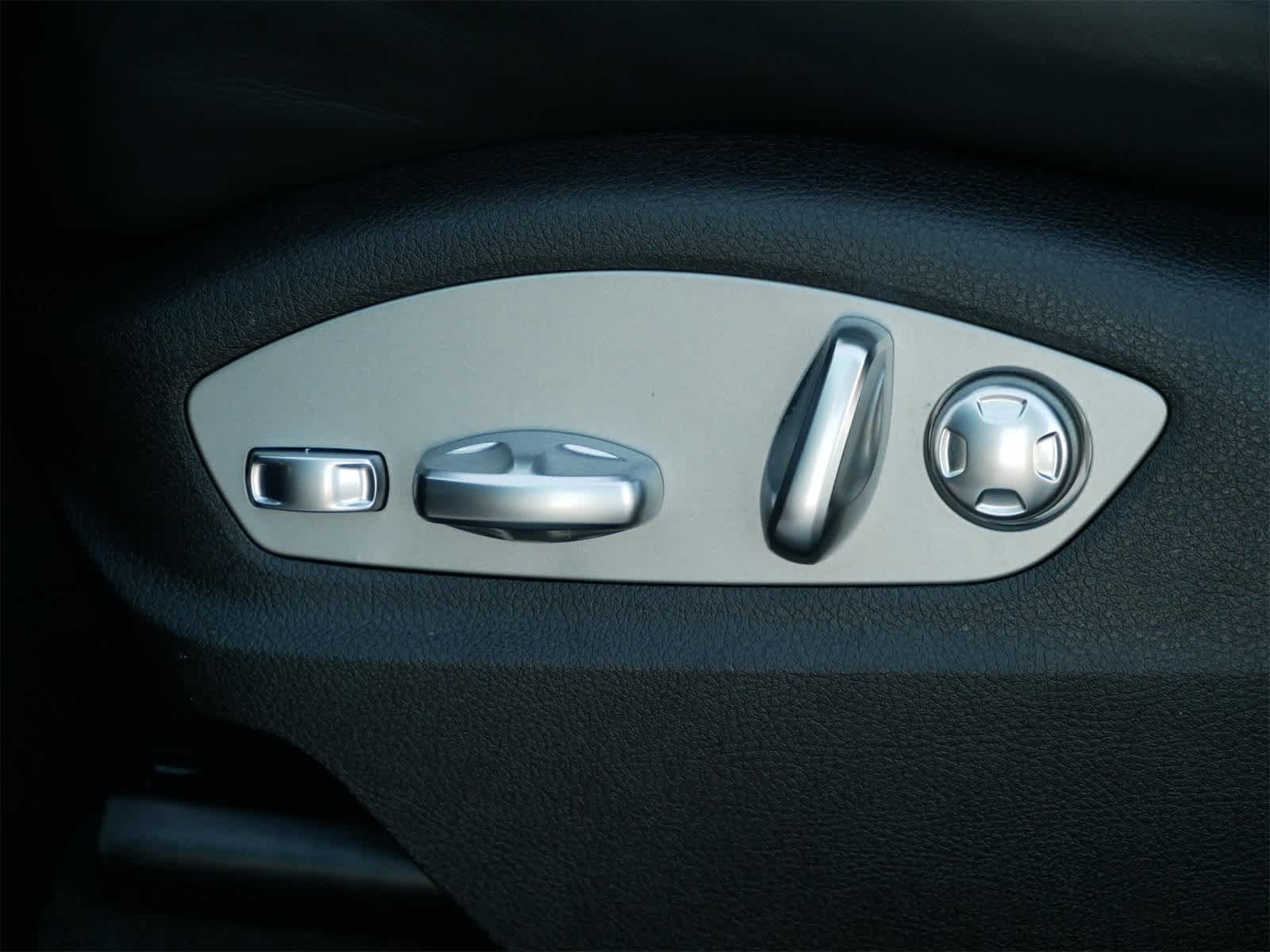 Thumbnail: 2024 Porsche Macan - 10