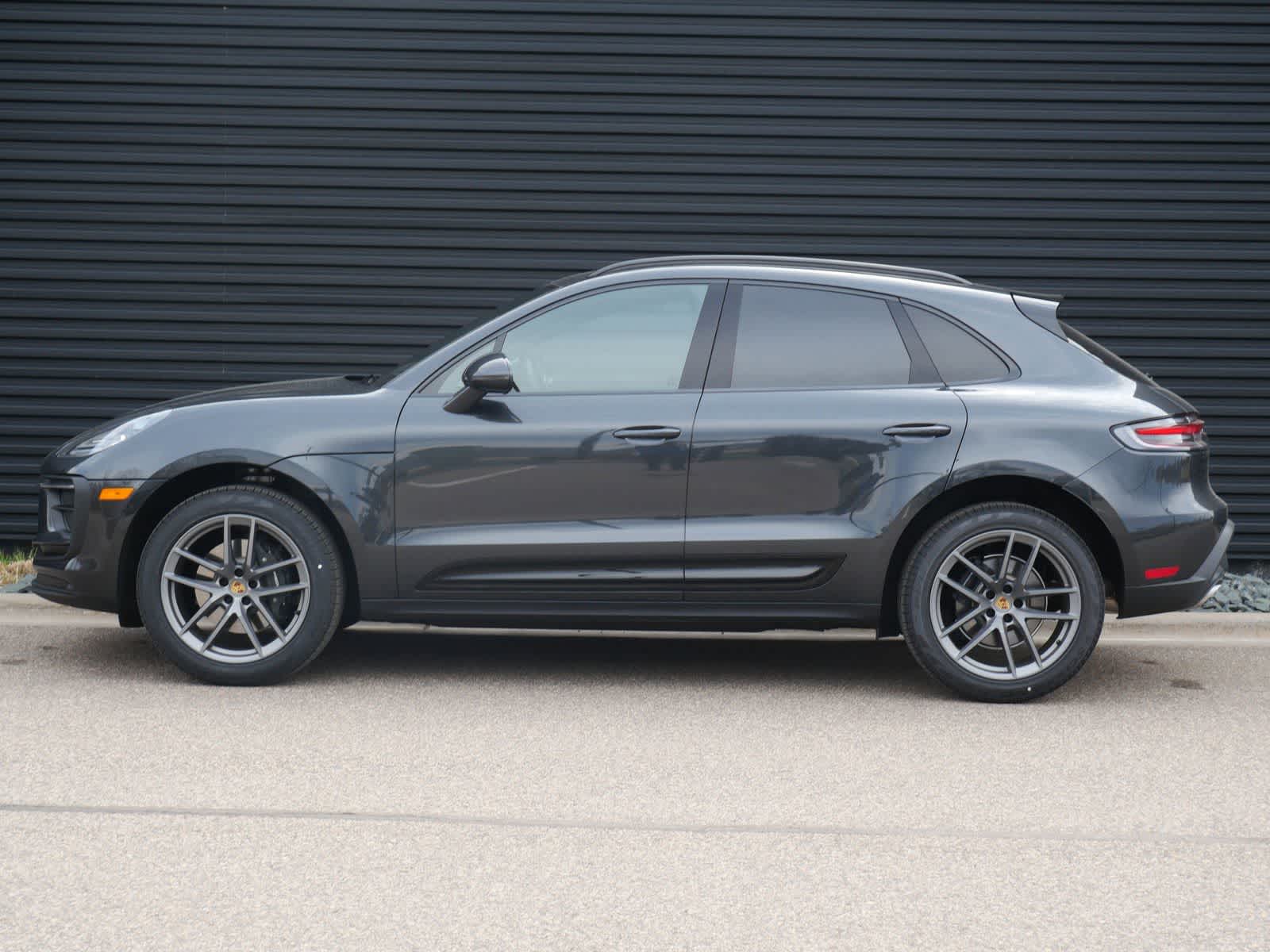 Thumbnail: 2026 Porsche Macan - 2
