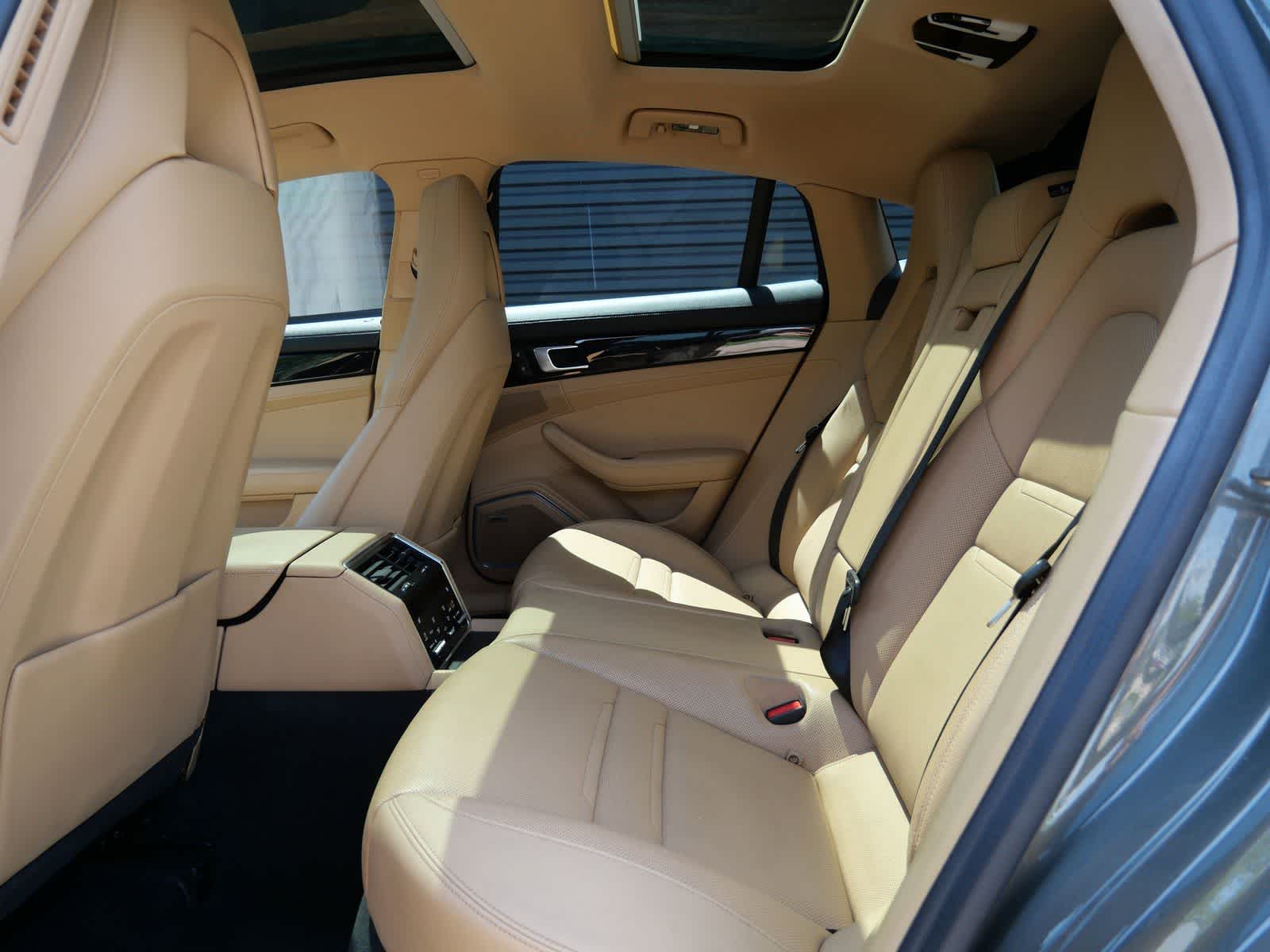 Thumbnail: 2022 Porsche Panamera - 11
