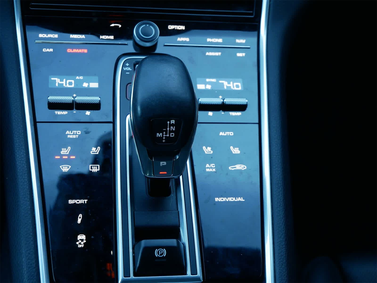 Thumbnail: 2020 Porsche Panamera - 18