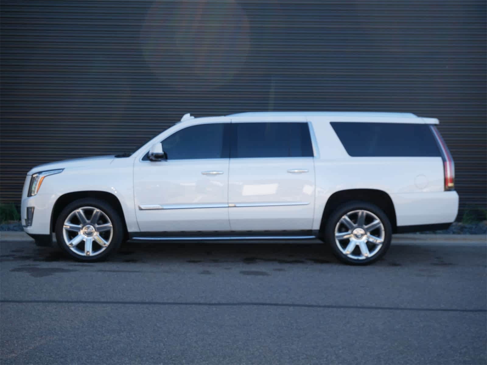 Thumbnail: 2016 Cadillac Escalade - 2