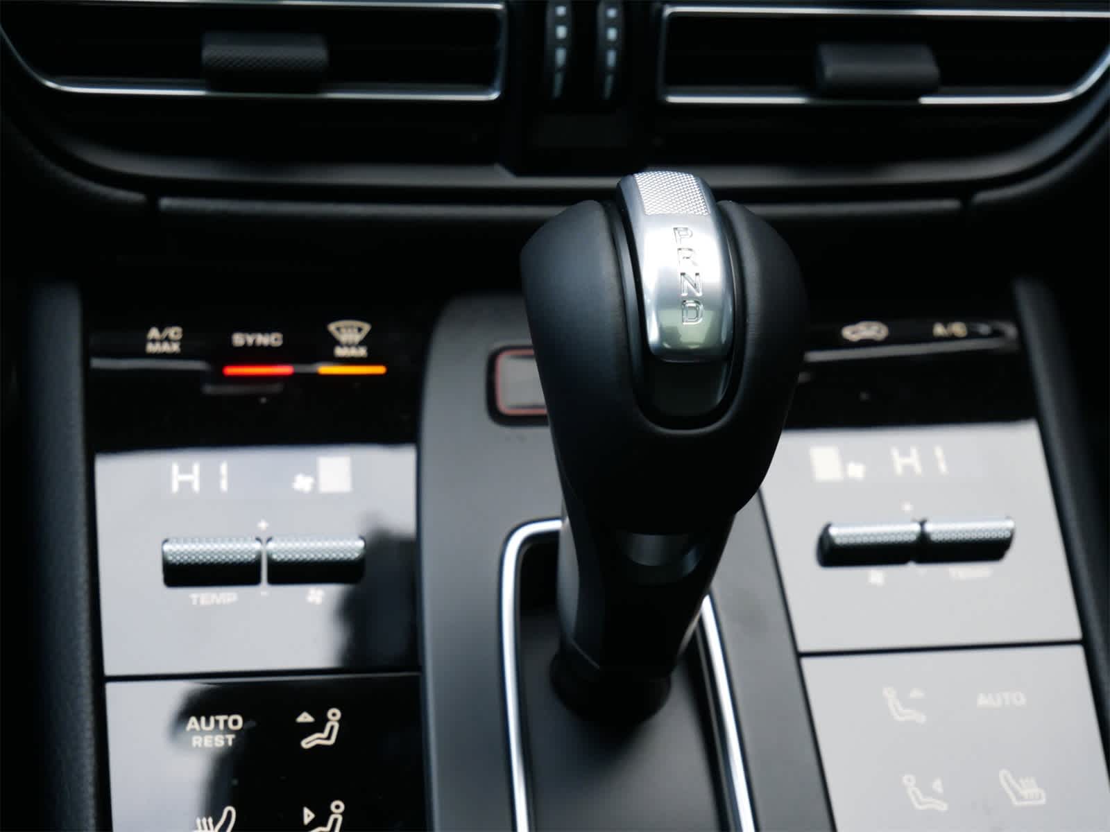 Thumbnail: 2026 Porsche Macan - 19