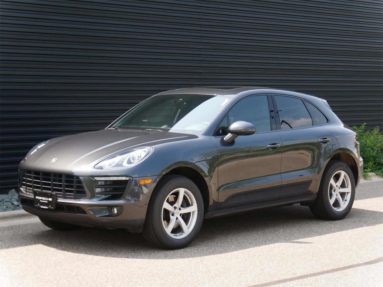 Thumbnail: 2018 Porsche Macan - 1