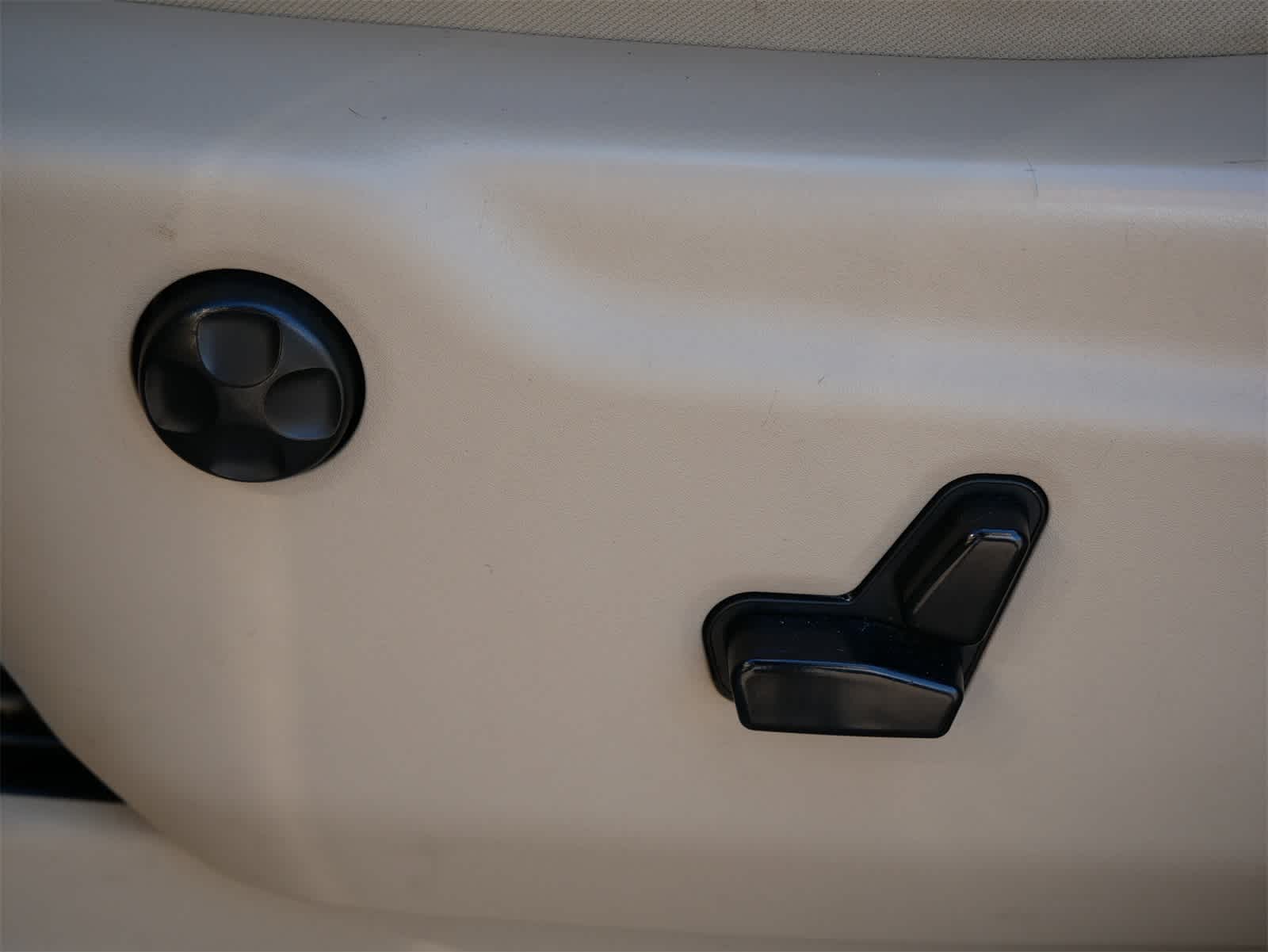 2014 Jeep Grand Cherokee Overland 12