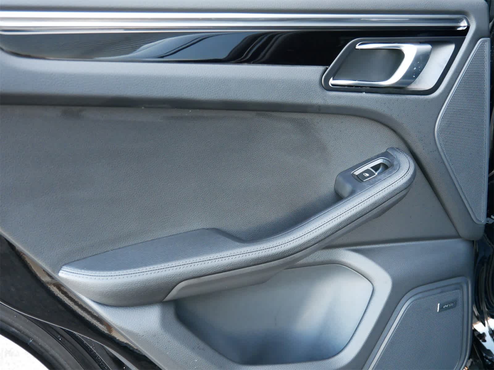 Thumbnail: 2026 Porsche Macan - 12