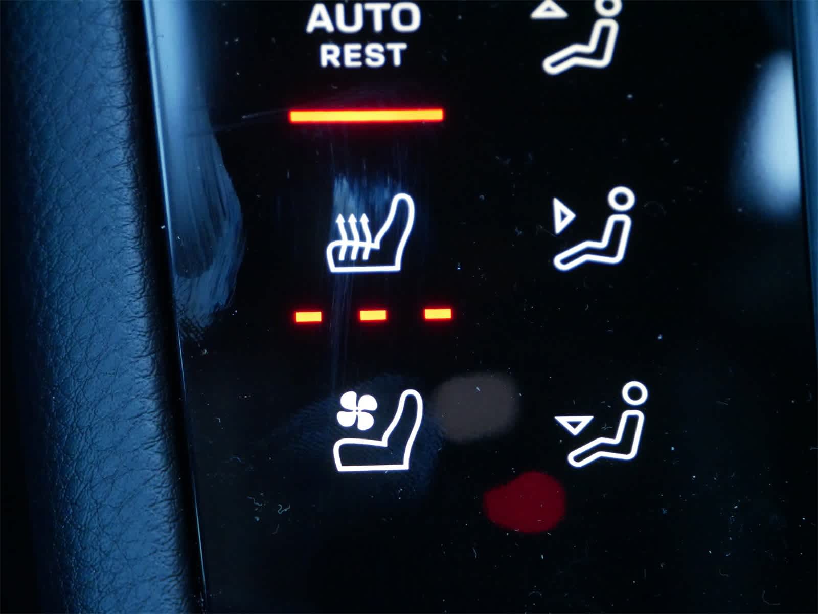 Thumbnail: 2026 Porsche Macan - 21