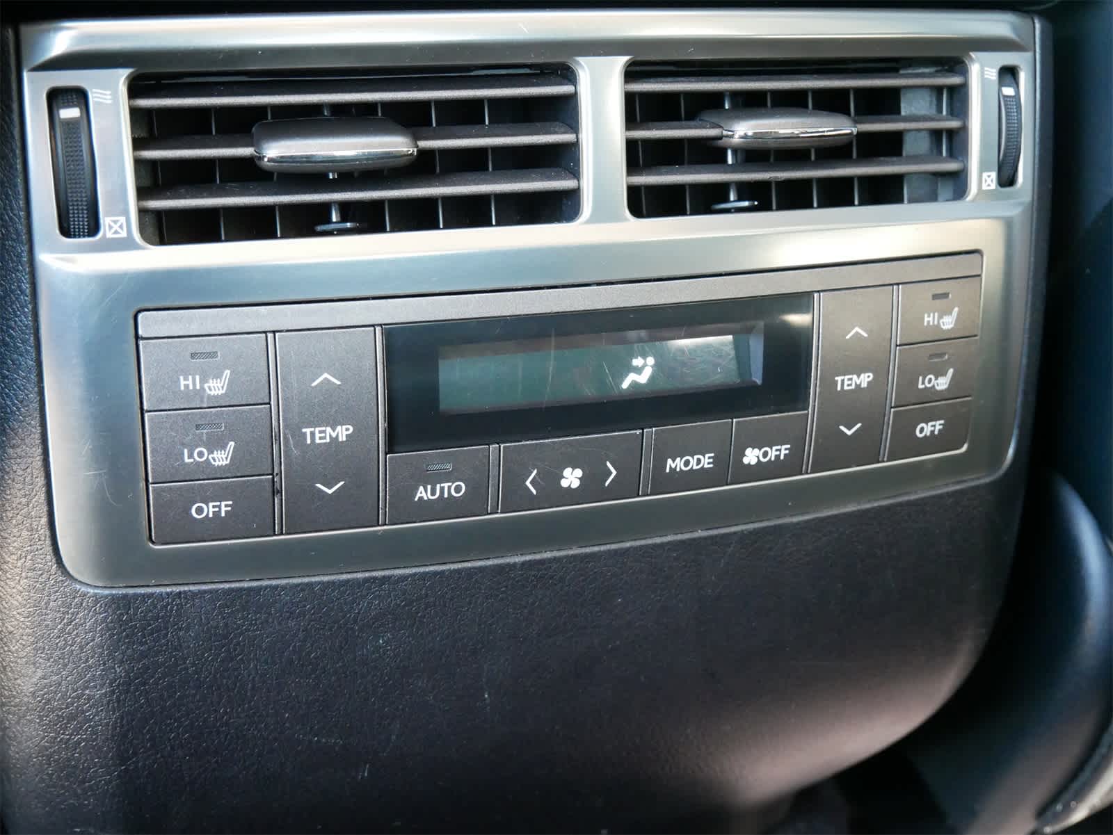 2011 Lexus LX 570 10