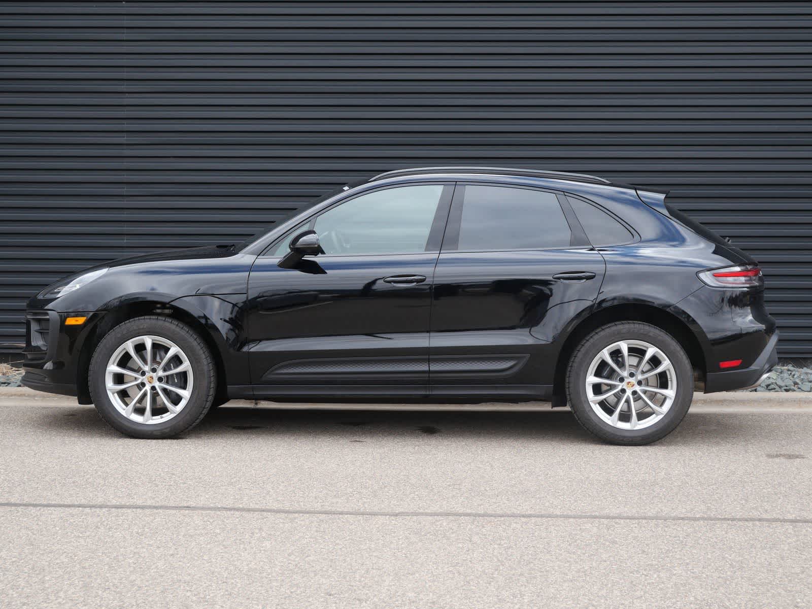 Thumbnail: 2026 Porsche Macan - 2