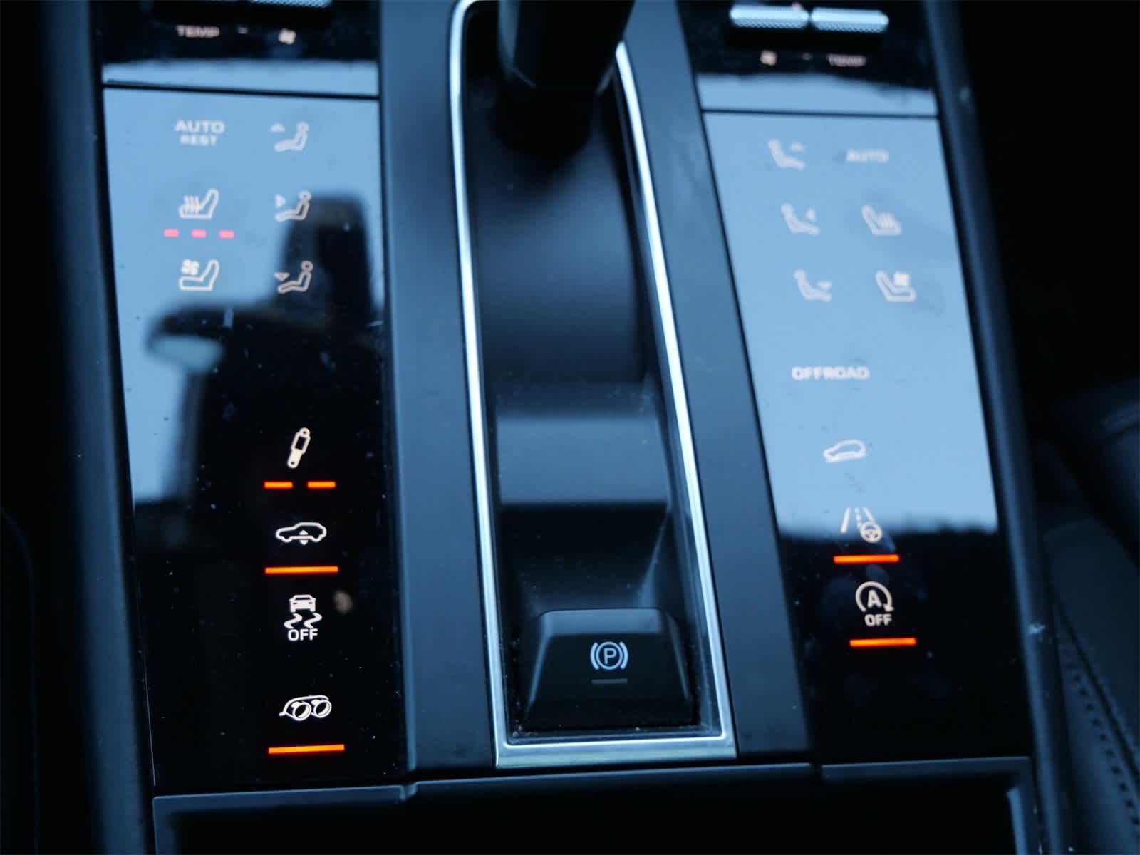 Thumbnail: 2024 Porsche Macan - 24