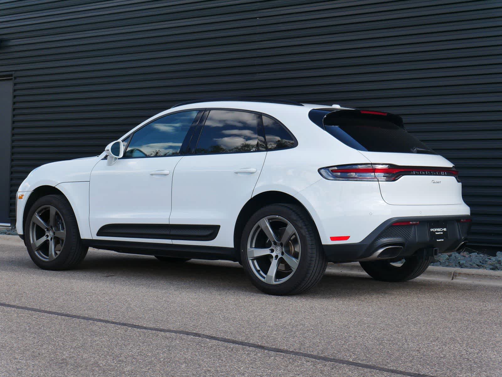 Thumbnail: 2025 Porsche Macan - 3