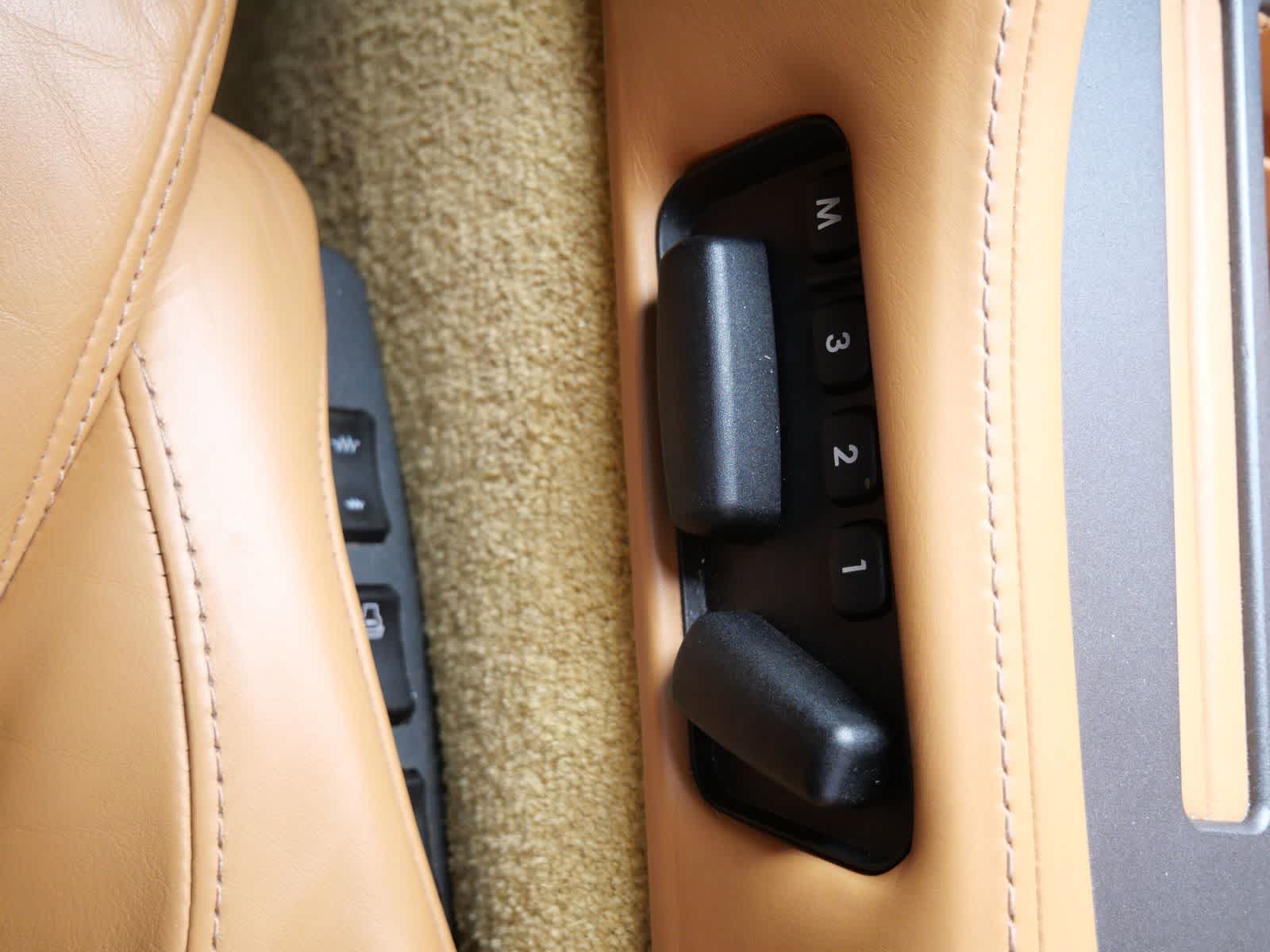 Thumbnail: 2012 Aston Martin Vantage - 13