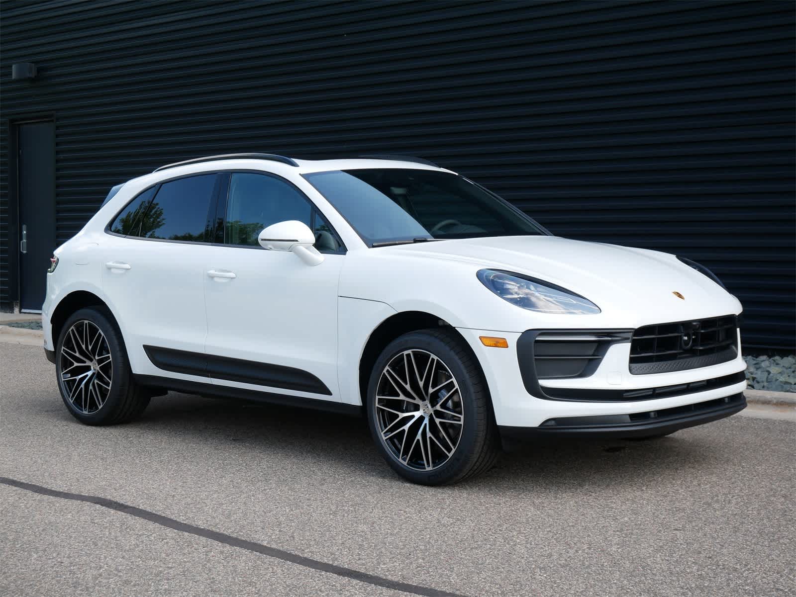 Thumbnail: 2026 Porsche Macan - 25