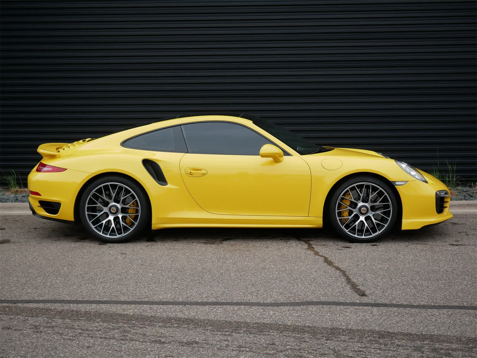 2015 Porsche 911 Turbo S 33
