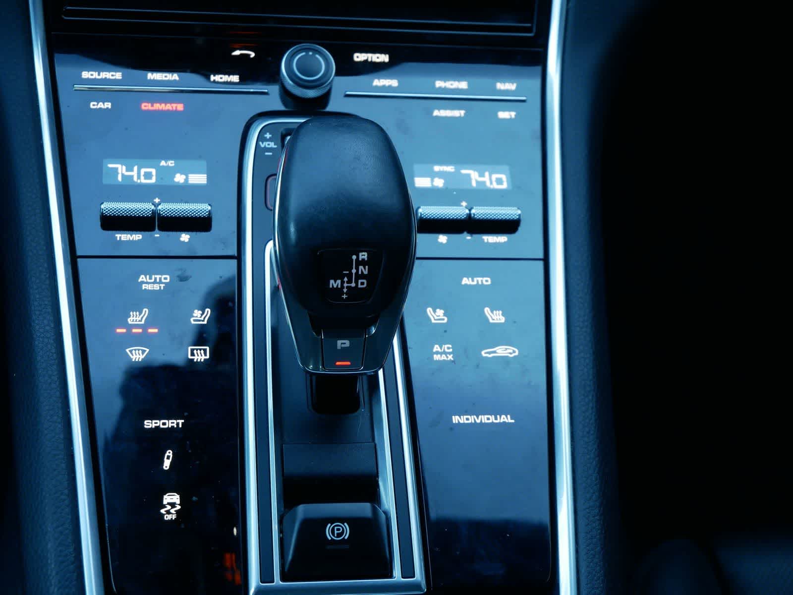 Thumbnail: 2020 Porsche Panamera - 18