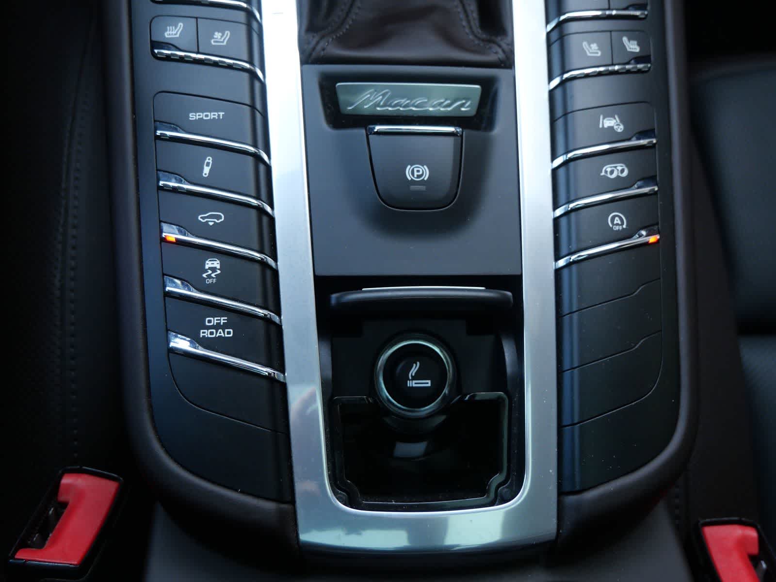 Thumbnail: 2021 Porsche Macan - 17