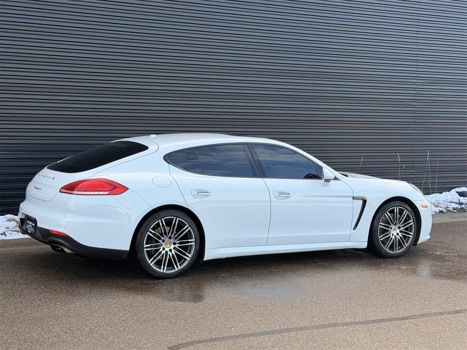 Thumbnail: 2016 Porsche Panamera - 21
