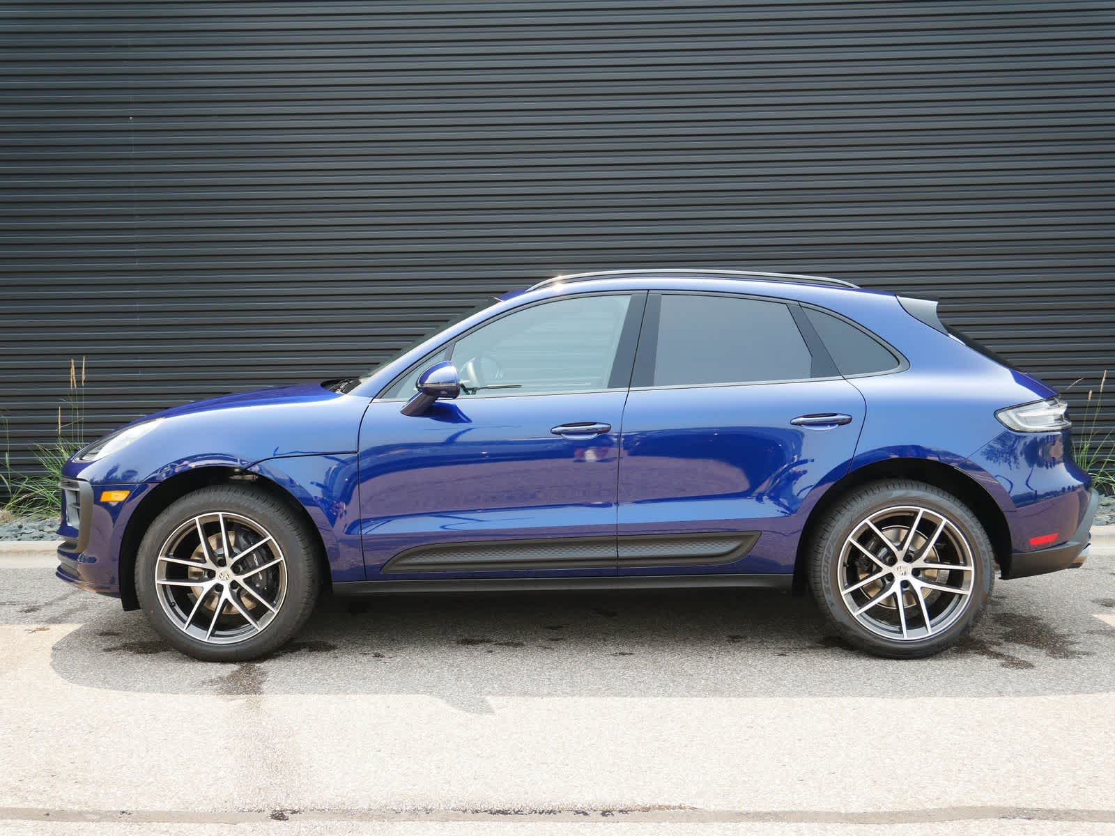 Thumbnail: 2025 Porsche Macan - 2