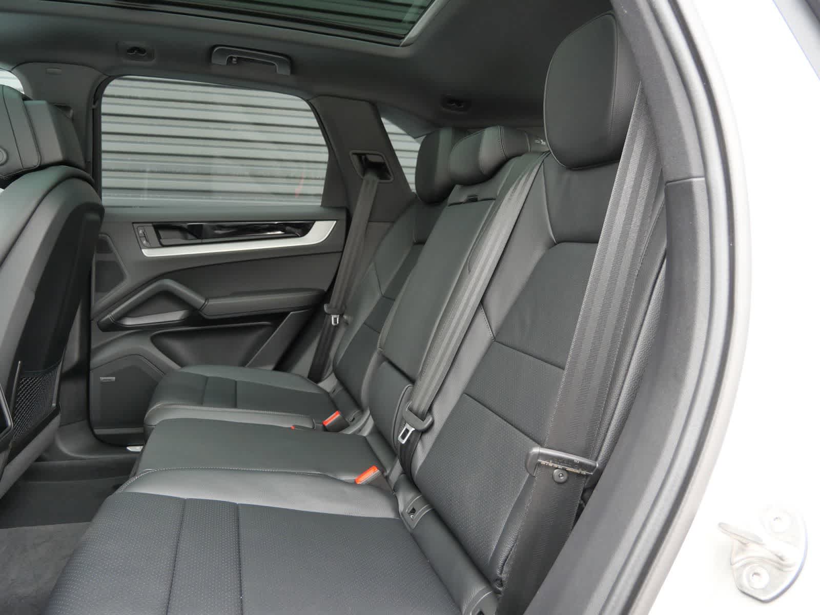 Thumbnail: 2026 Porsche Cayenne - 12