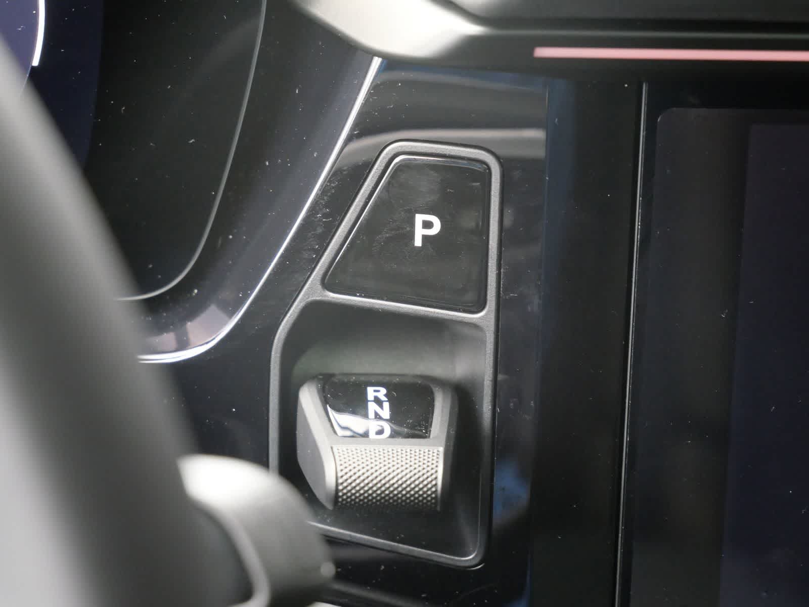 Thumbnail: 2025 Porsche Macan - 20