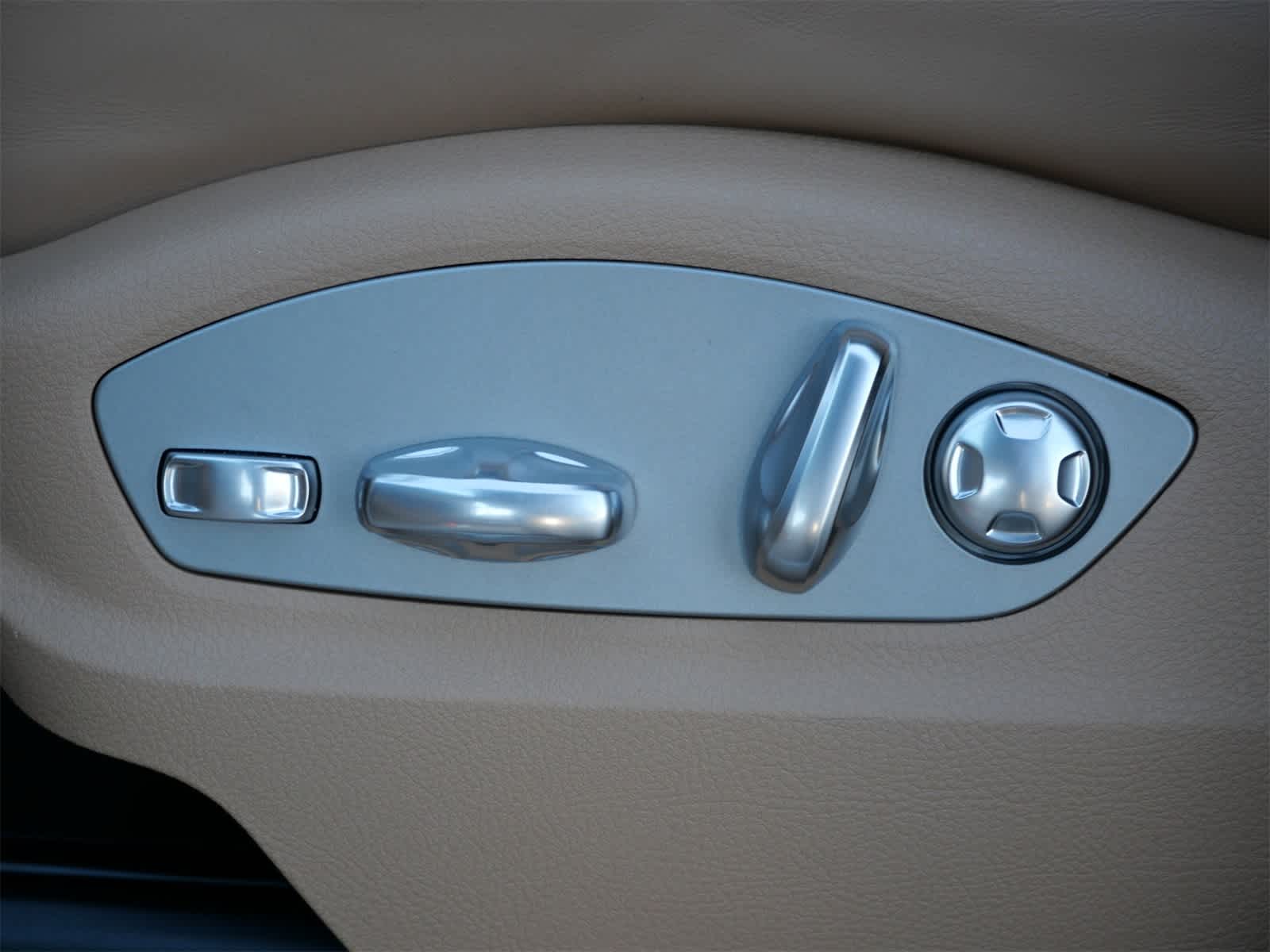 Thumbnail: 2025 Porsche Macan - 13