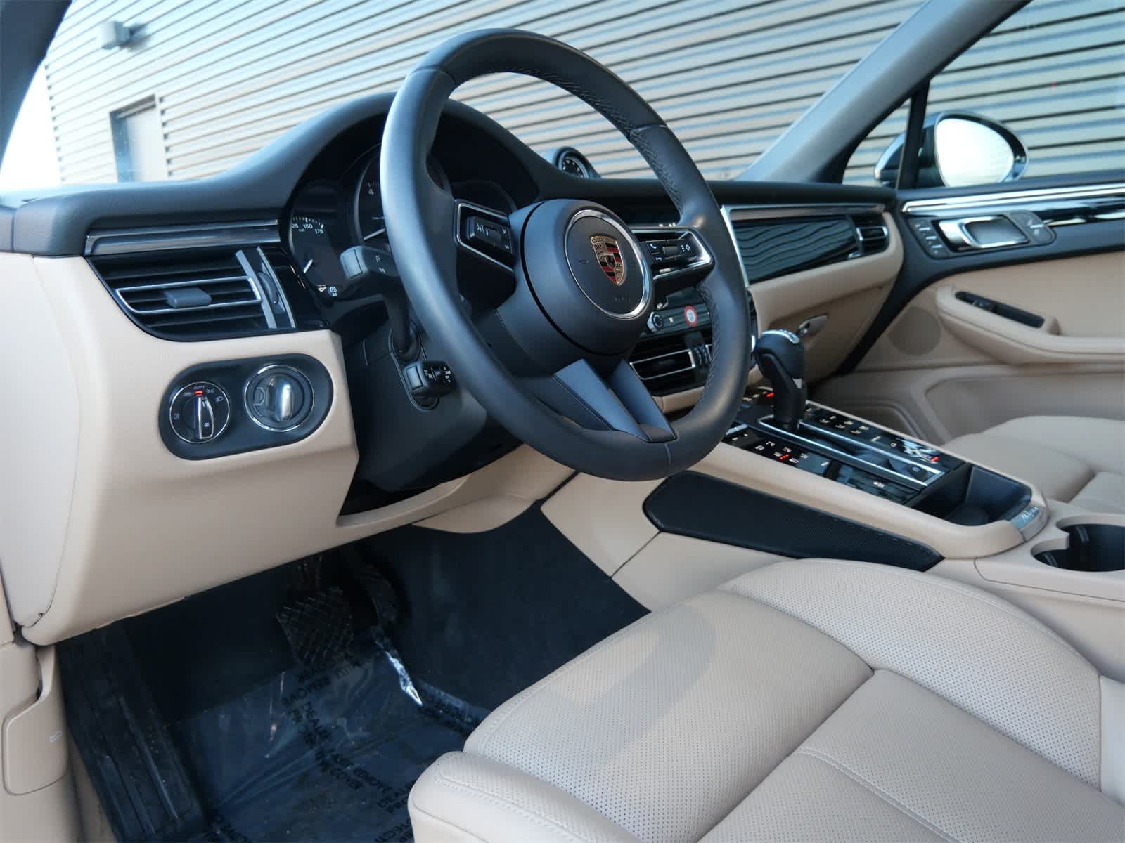 Thumbnail: 2025 Porsche Macan - 4