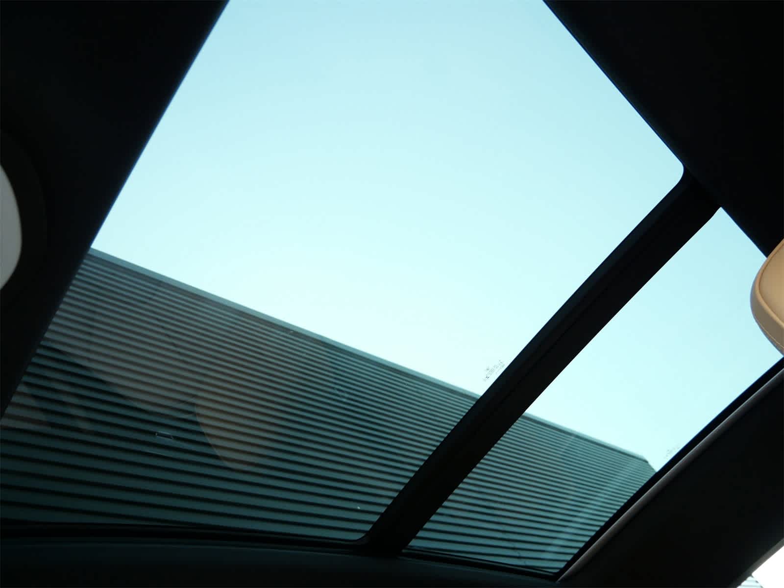 Thumbnail: 2025 Porsche Macan - 19