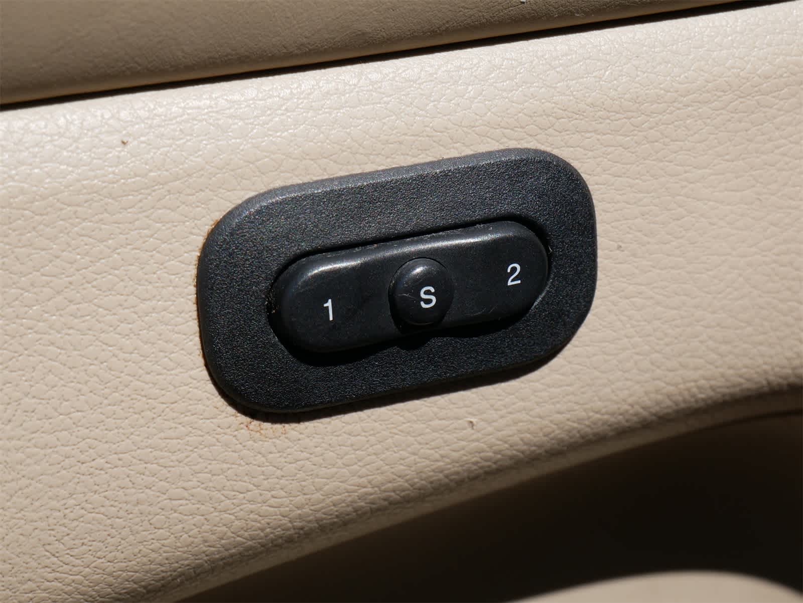 2014 Jeep Grand Cherokee Overland 11