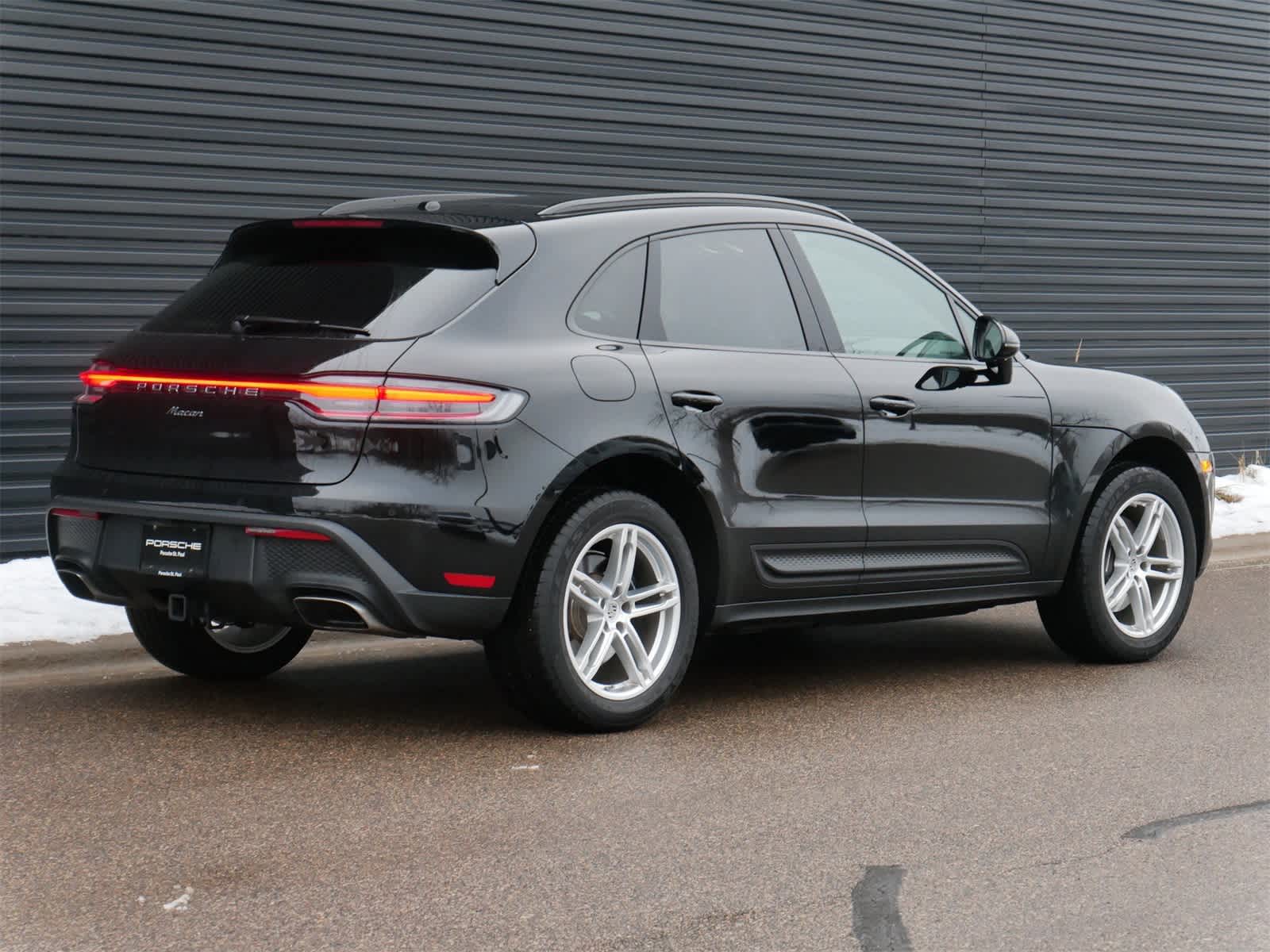 Thumbnail: 2025 Porsche Macan - 25