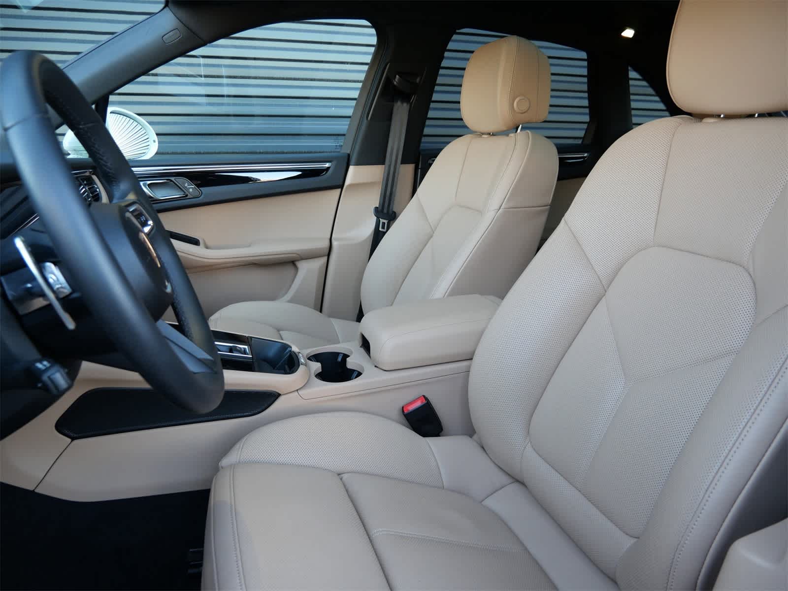 Thumbnail: 2025 Porsche Macan - 5