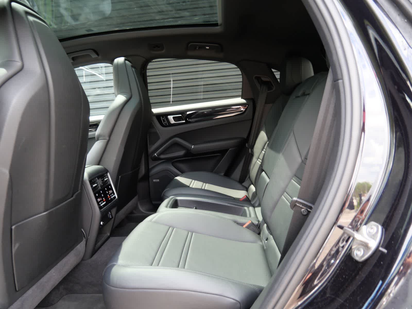 Thumbnail: 2020 Porsche Cayenne - 10